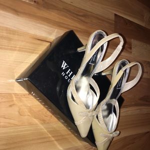 White House Black Market Herls